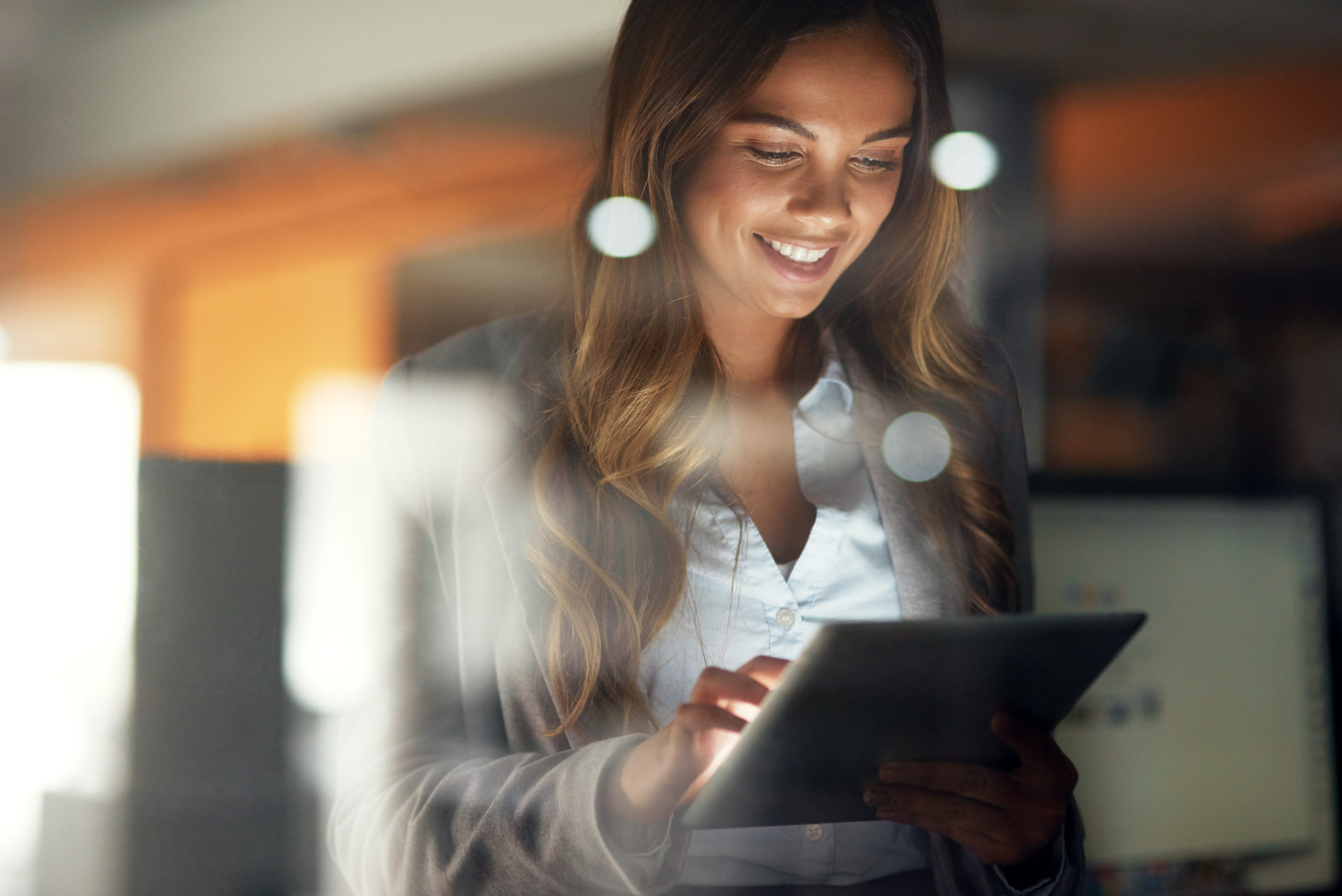 Une communicante partage les ressources et optimise les contenus